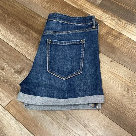 Old Navy High Rise Shorts - Picture 2 of 3